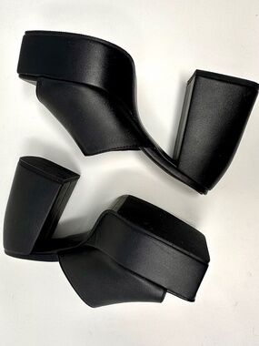 Black Chunky Y2K style Platform Sandals